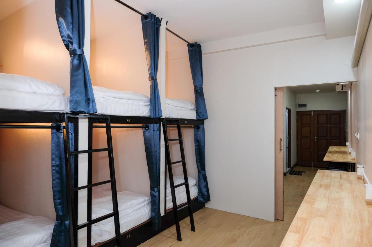 Delta 9 Hostel Бангкок Экстерьер фото