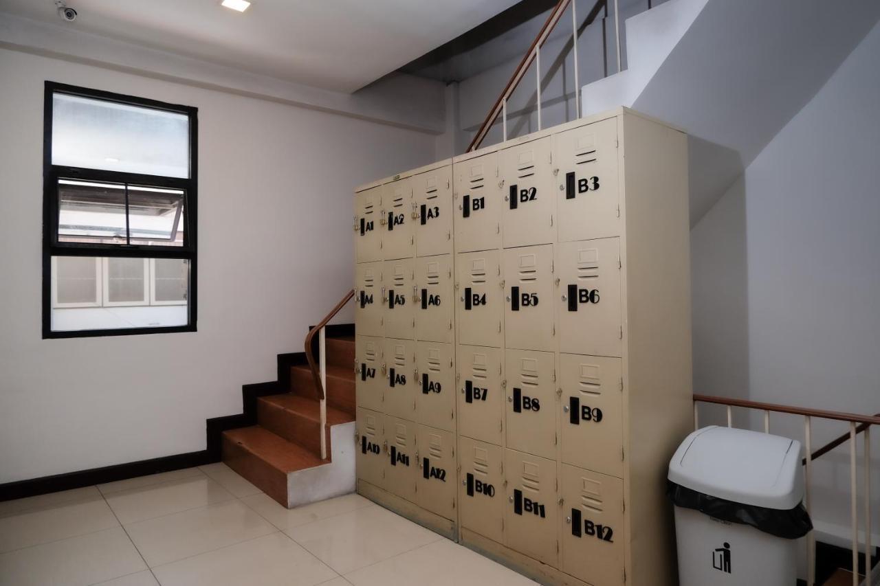 Delta 9 Hostel Бангкок Экстерьер фото